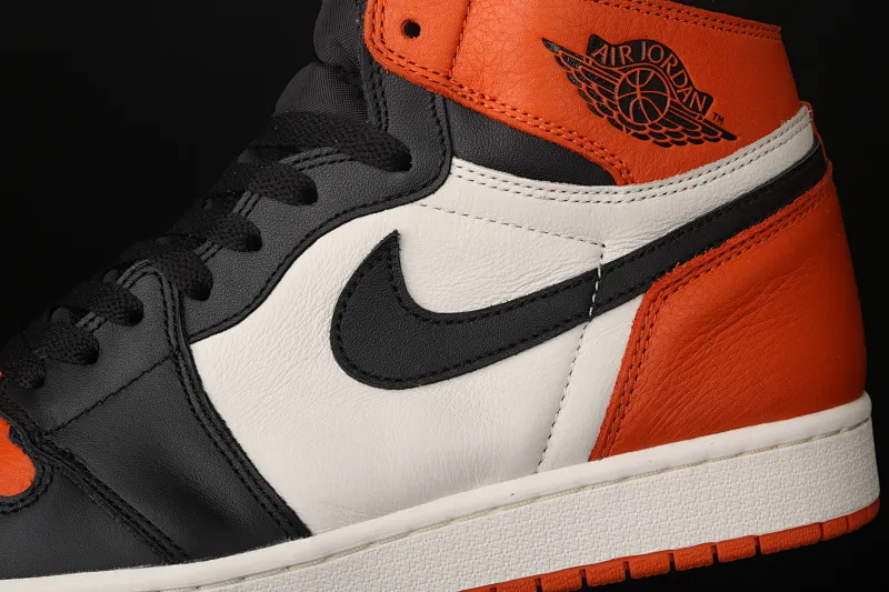 All categories Air Jordan Jordan series basketball shoes Air Jordan 1 High pure original version Air Jordan 1 Retro High OG AJ1 Joe 1 black orange white smashed backboard 555088-005